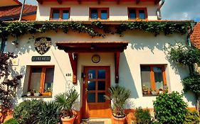 Penzion U TŘÍ RŮŽÍ